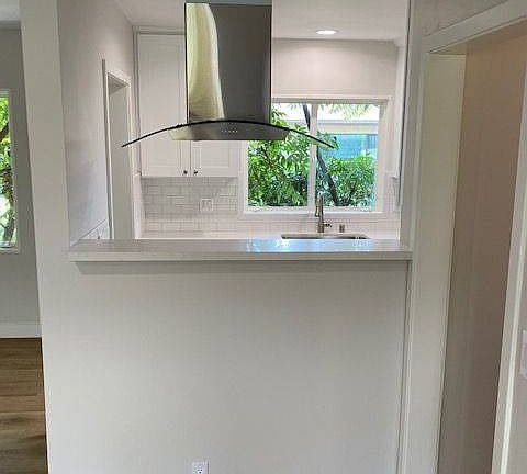 4th image of 239 S Madison Ave #6