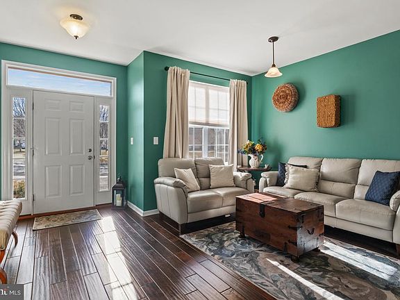 3rd image of 367 Manor Cir