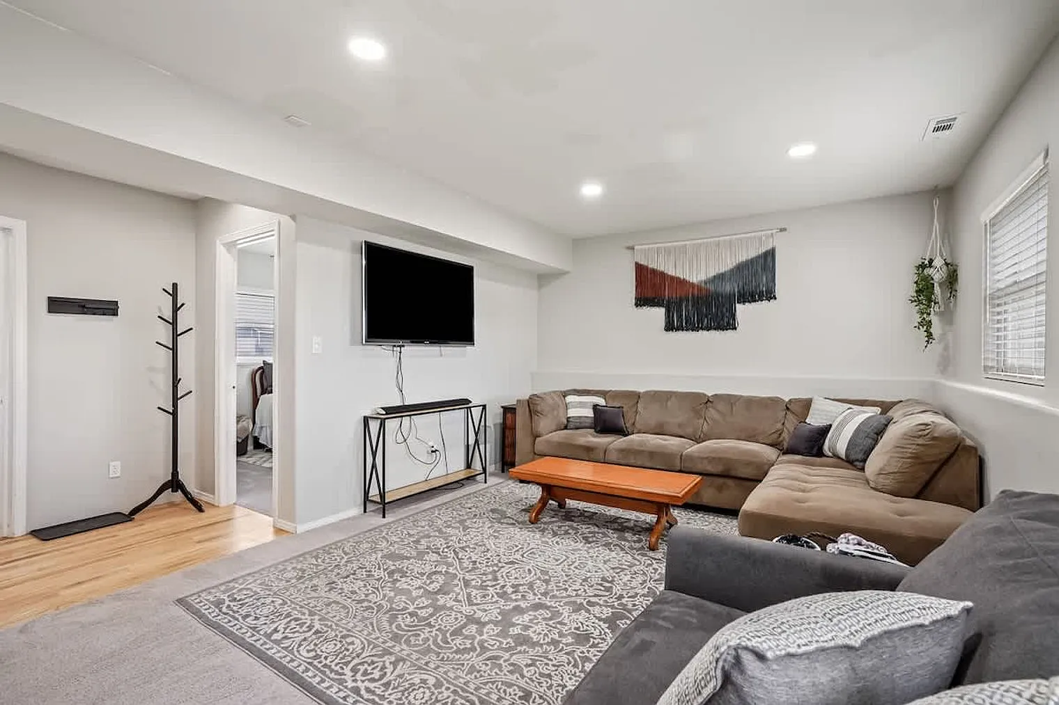 3 bed, 2.0 bath, 1442 sqft, $4,816 — Photo 2