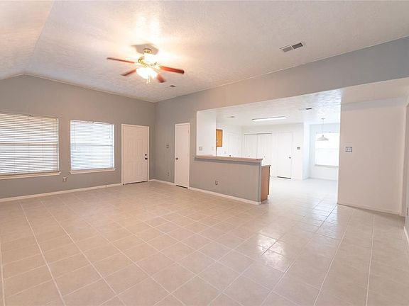 3rd image of 6511 Autumn Thistle Dr