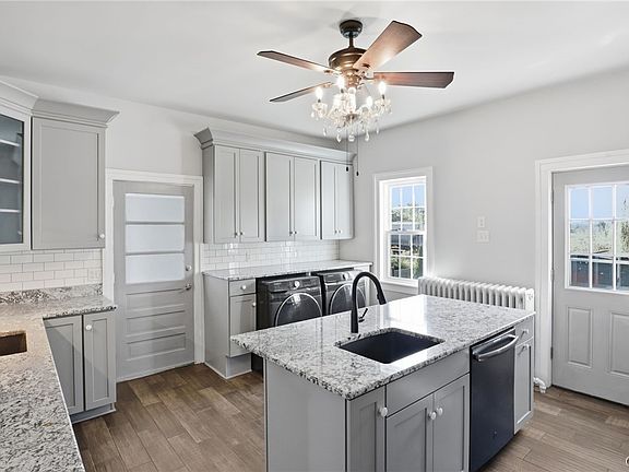 4th image of 293 Rochester St