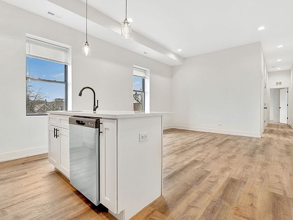 2nd image of 2219 N Hamilton Ave #201W
