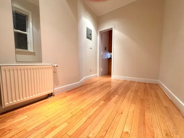 527 West 48th Street 1FW image 3 of 6