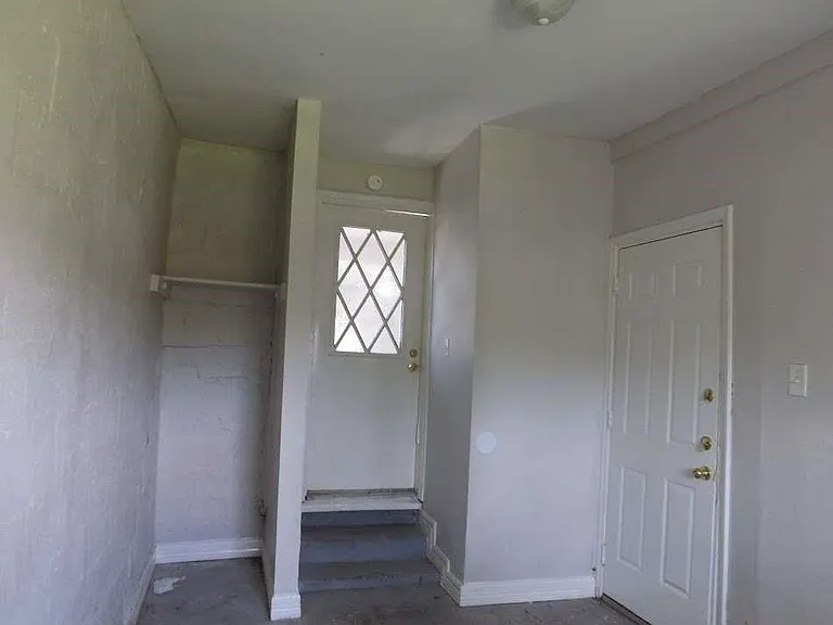 7410 Dallas St — Photo 5