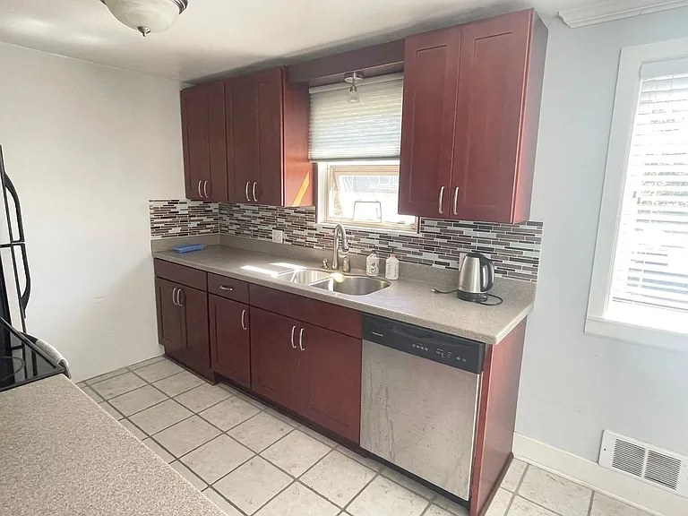 4451 Woodland Park Ave N #5 — Photo 5