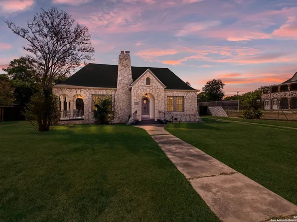 220 Greenlawn Dr, San Antonio, TX 78201