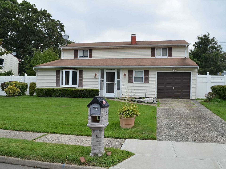 1st image of 23 Fairlane Dr