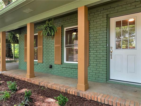 181 Bowman St, Lavonia, GA 30553