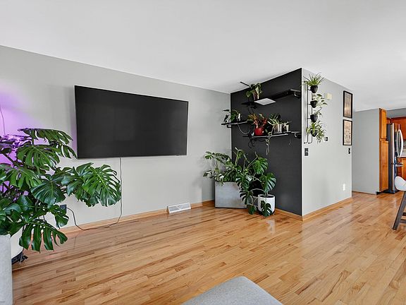 3rd image of 7037 Parker Hill Dr