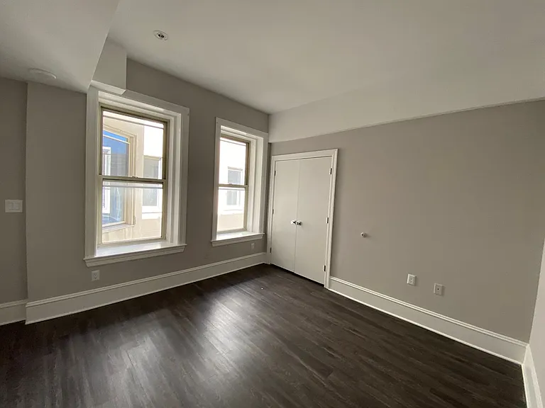 306 W Franklin — Photo 12