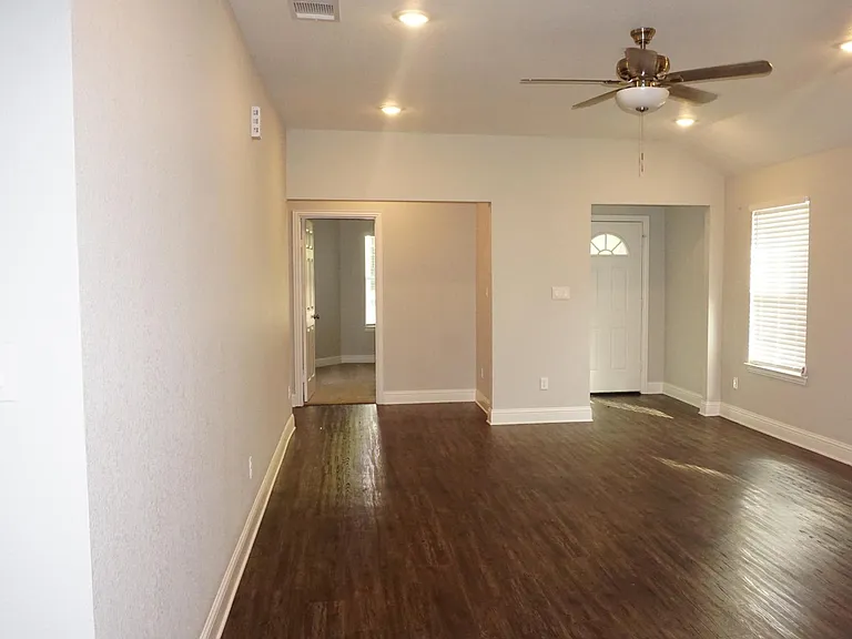 610 Wells St — Photo 5
