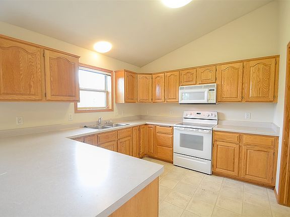 2nd image of 873 Glenview Dr
