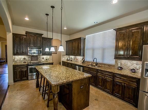 3rd image of 211 Hogue Ln