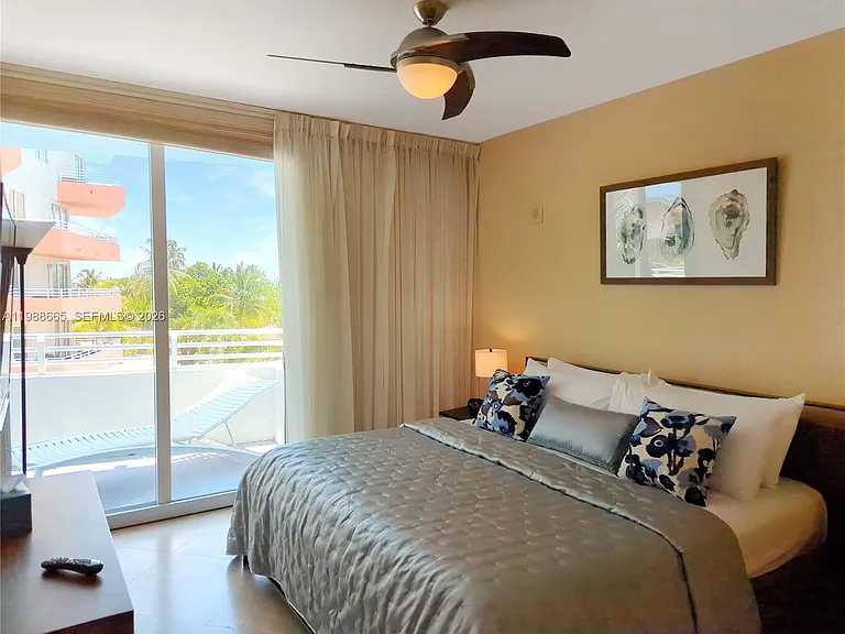 225 Collins Ave #4J — Photo 6