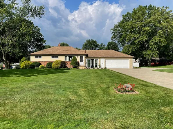 8356 Waters Dr, Macedonia, OH 44056