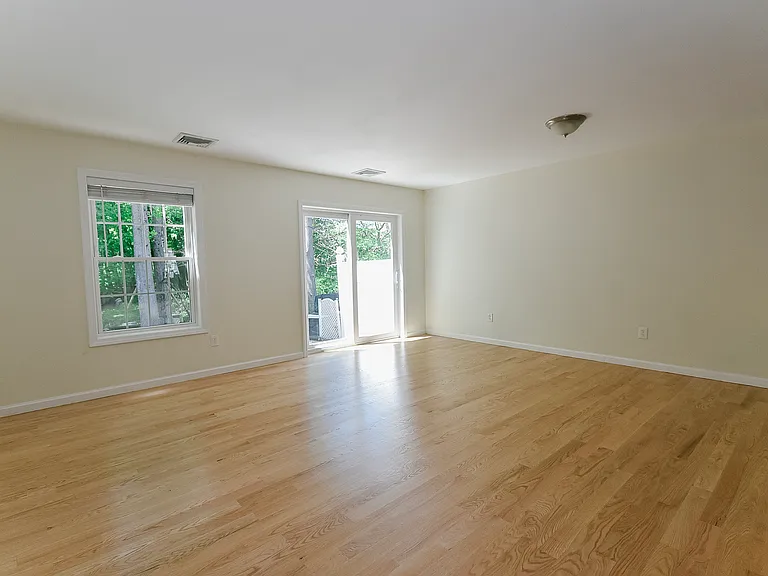 2118 Meriden Waterbury Tpke #16 — Photo 10
