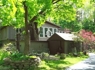 8503 Almena Dr, Kalamazoo, MI 49009