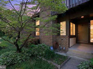 2173 Glencourse Ln, Reston, VA 20191