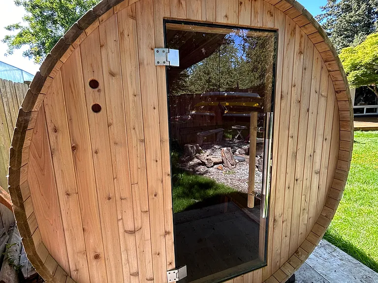Electric 4-person dry/steam cedar sauna