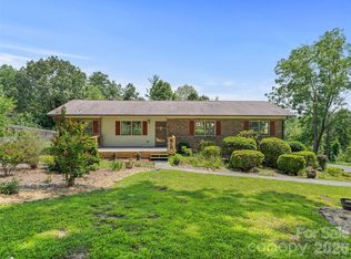 38 Chadwick Wade Dr, Asheville, NC 28804