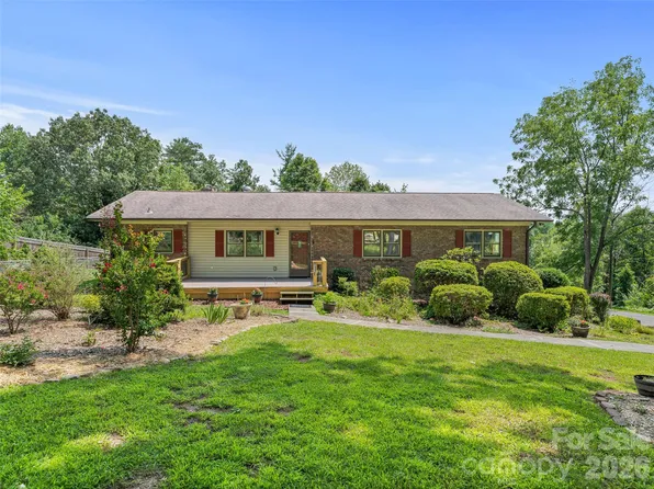 38 Chadwick Wade Dr, Asheville, NC 28804