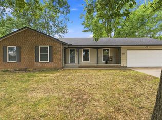 925 E Wedgewood Dr, Derby, KS 67037