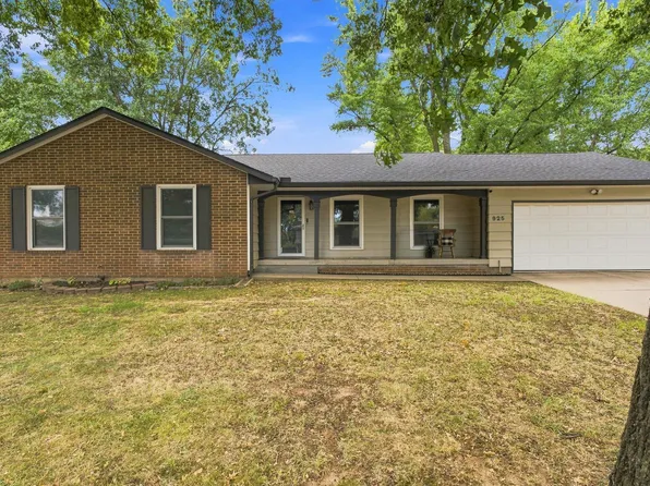 925 E Wedgewood Dr, Derby, KS 67037