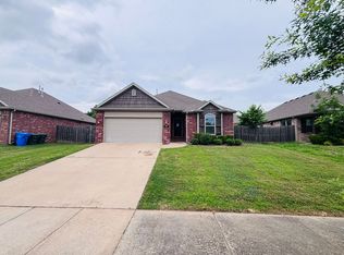 3556 W Country Meadows St, Fayetteville, AR 72704