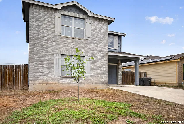 3 bed, 1.5 bath, 1319 sqft, $1,500 — Photo 2