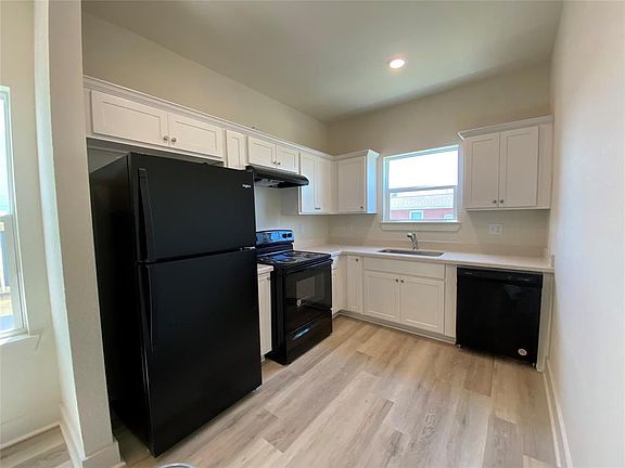 3rd image of 4020 Avenue N 1/2
