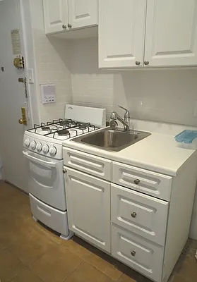 Rented by Waverly Realty Associates | media 18