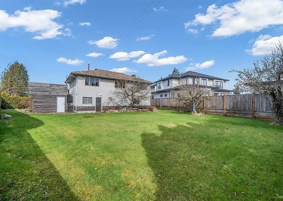 8620 Camden Cres