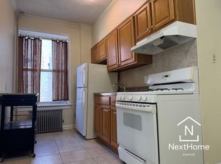 22-62 42nd St #2R, Astoria, NY 11105