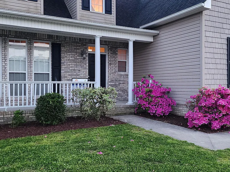 302 Savannah Dr — Photo 3