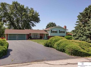 4615 Manchester Dr, Omaha, NE 68152