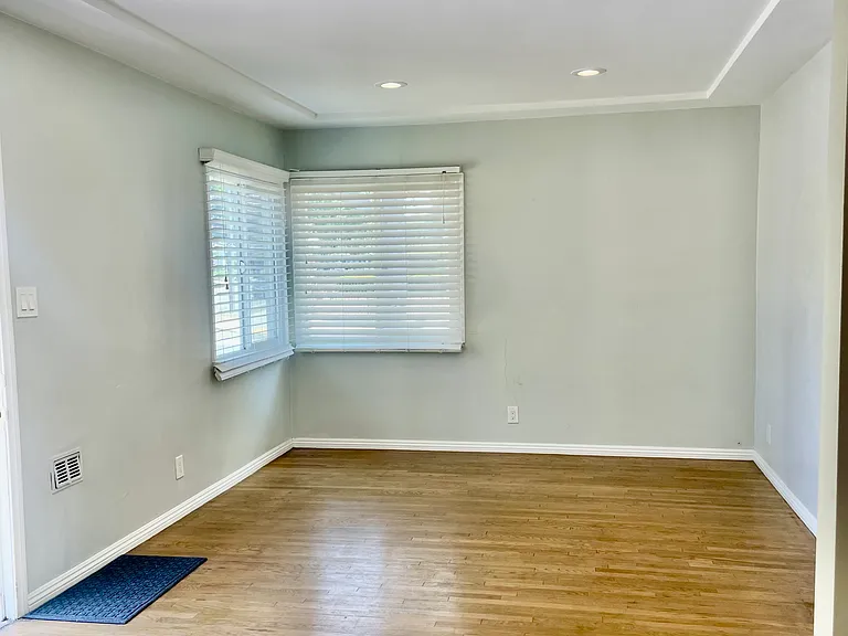 300 W Hillsdale St #1 — Photo 3