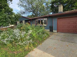 102 Lake Edge Blvd, Madison, WI 53716