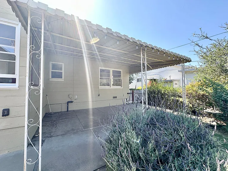 738 Vine St — Photo 20