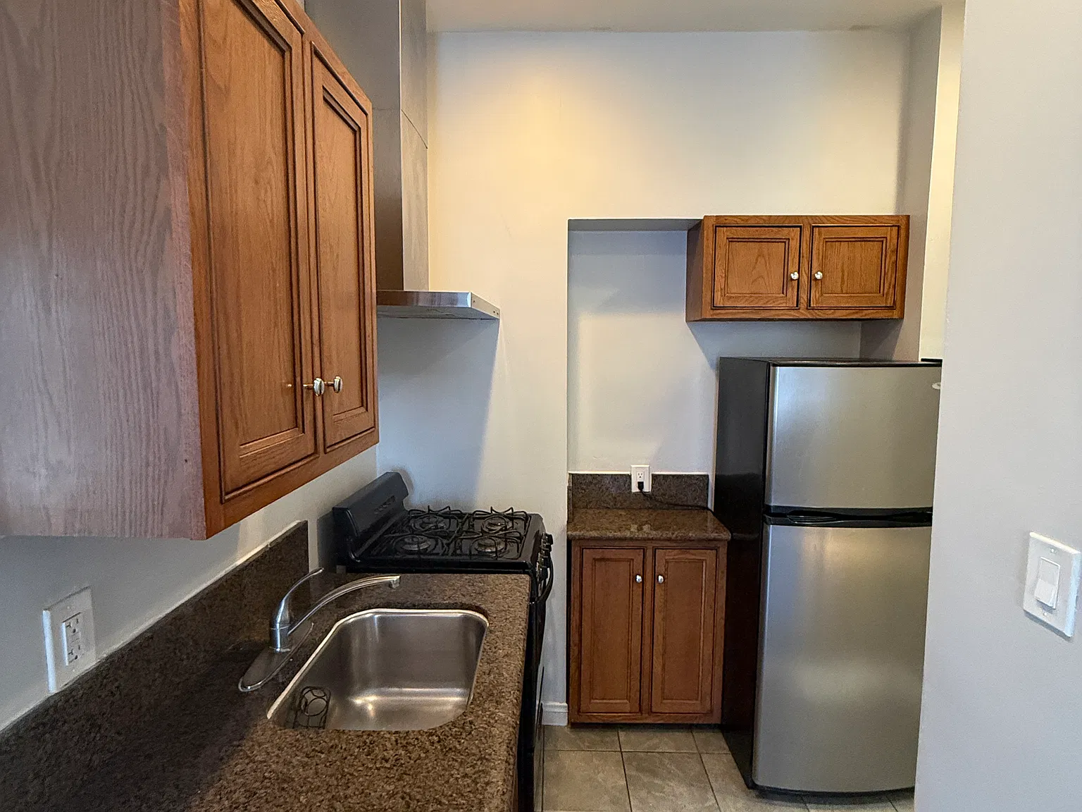 Studio, 300 sqft, $1,325 — Photo 3