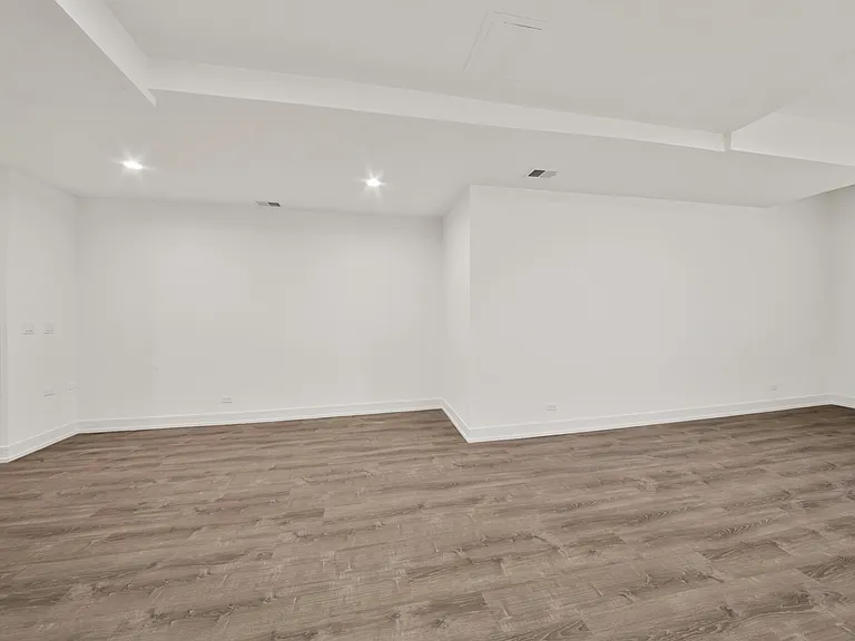 3058 W Cortland St #101 — Photo 7
