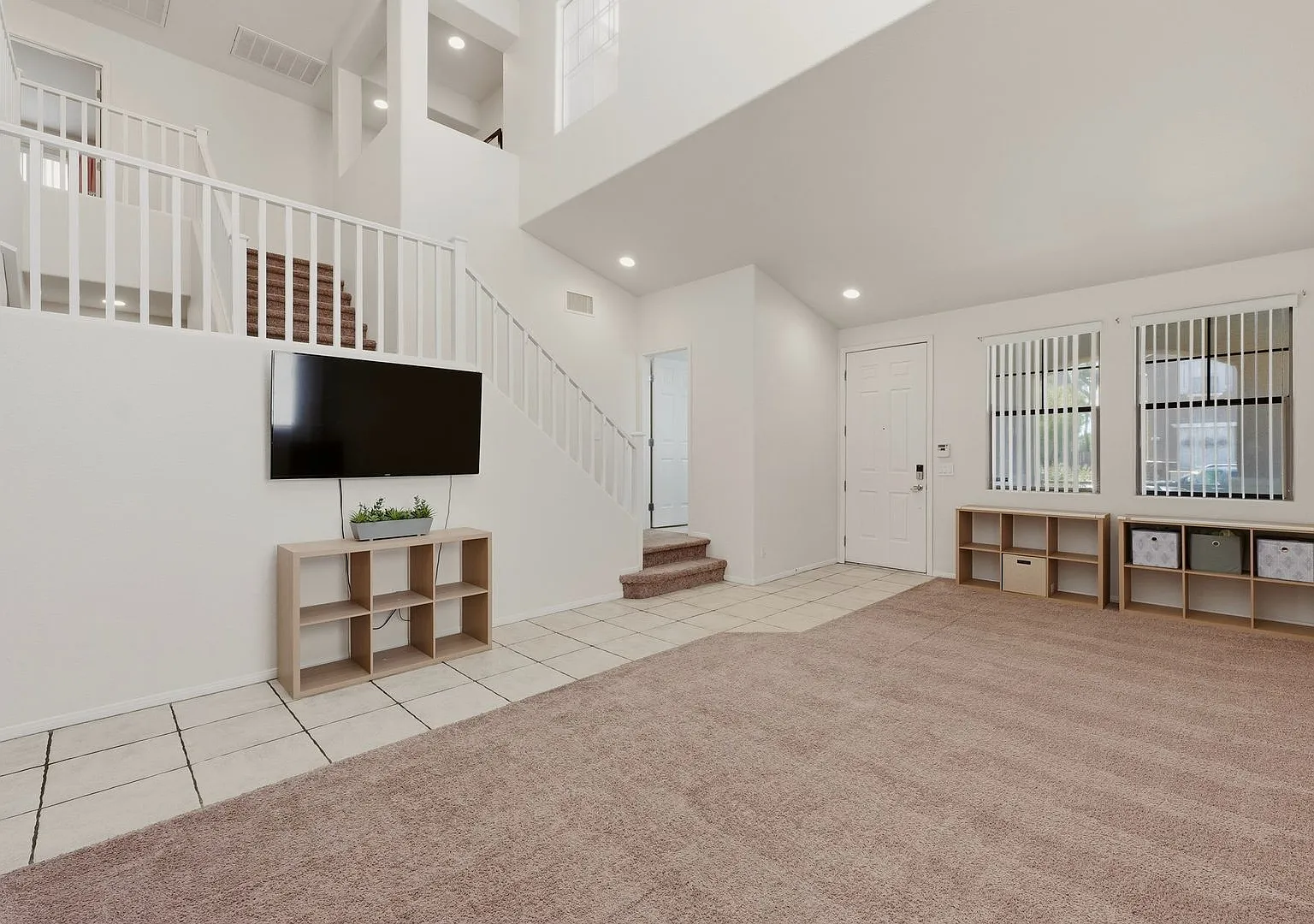 Spacious 4-Bedroom Anthem Home with Large Backyard — Photo 4