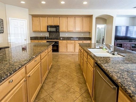 5th image of 4386 Club Vista Dr
