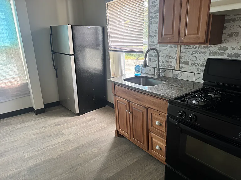 1032 Green St — Photo 5