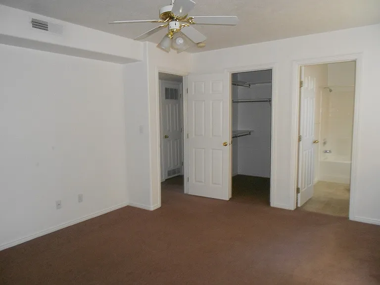 673 W Evans Ridge Cir — Photo 2