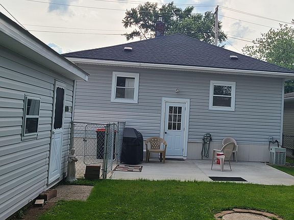 4th image of 64 N 31st St