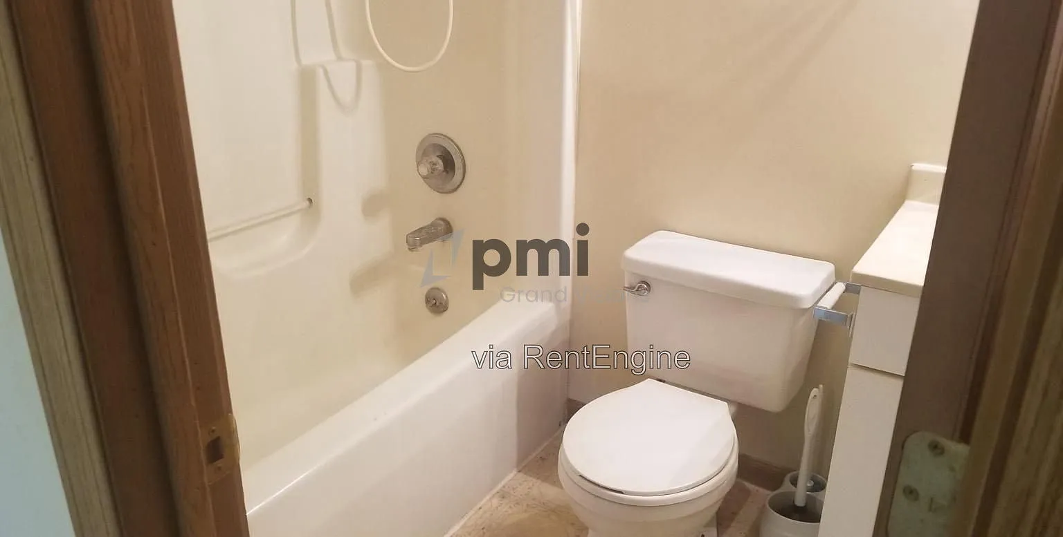 Studio, 1.0 bath, 600 sqft, $595 — Photo 4