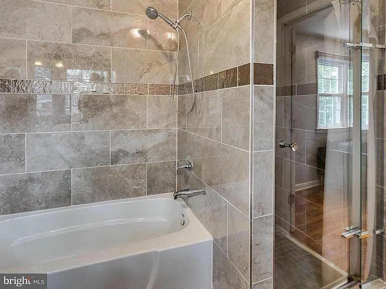 7002 Tyndale St — Photo 22