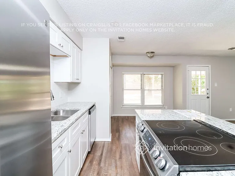 2212 W Oakdale Rd — Photo 6