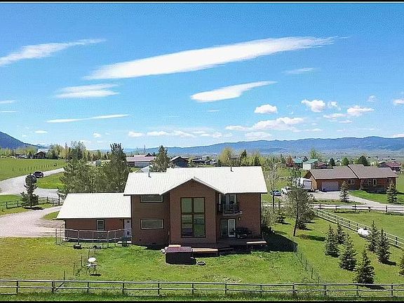 2nd image of 916 Saddle Dr