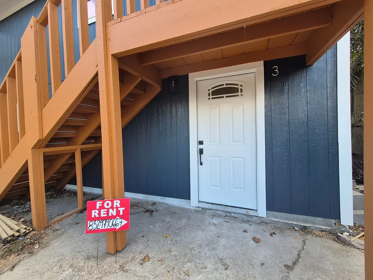Building Photo - 2209 Gano St #3